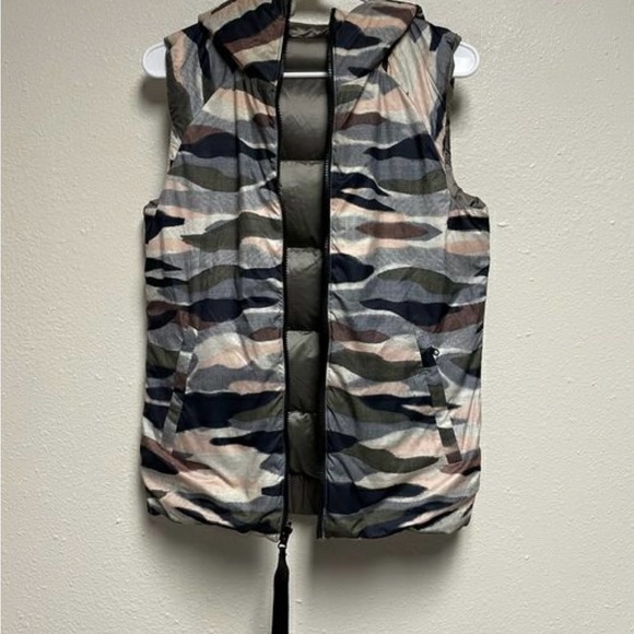 The Fluffiest Vest - Picture 13 of 14